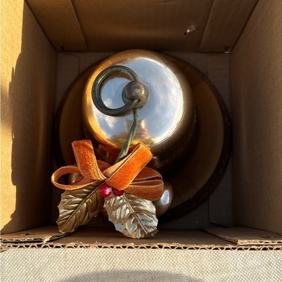Vintage 🎉HP🎉 Christmas Bell 1960’s musical Christmas bells in the original box. - Picture 6 of 9